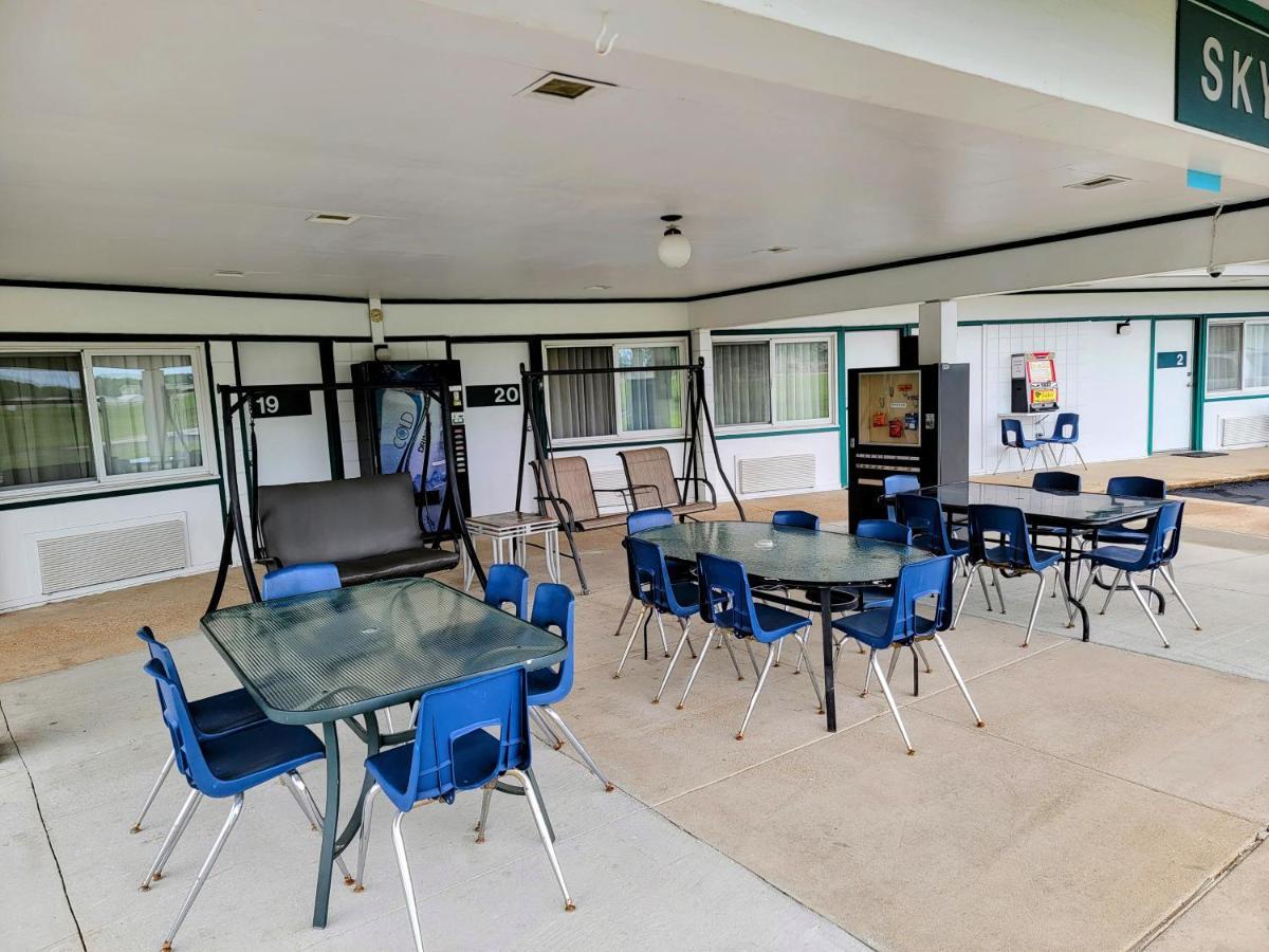 Skyview Motel - Prairie du Sac Zewnętrze zdjęcie